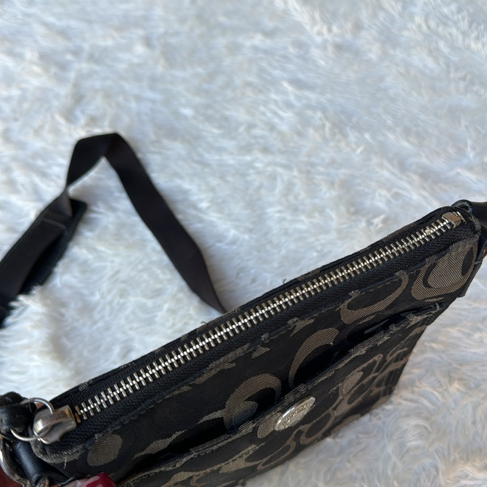 COACH crossbody - Picture 4 of 7
